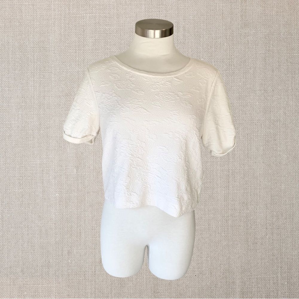 🌸3 for $30🌸 Divided by H&M Floral Woven Cropped T-shirt